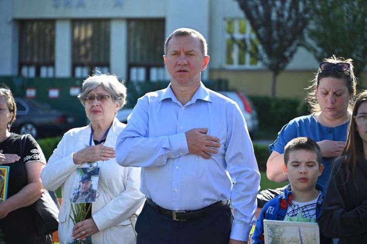 В Ужгороді урочисто підняли прапор морської піхоти України та вшанували полеглих Героїв