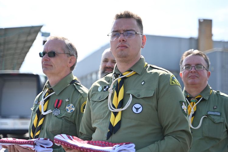 На Закарпатті зустріли прах лідера ОУН Андрія Мельника та його дружини