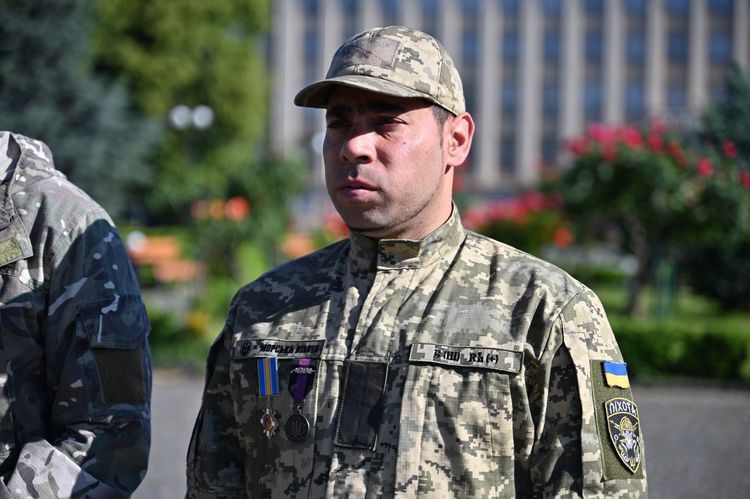 В Ужгороді урочисто підняли прапор морської піхоти України та вшанували полеглих Героїв