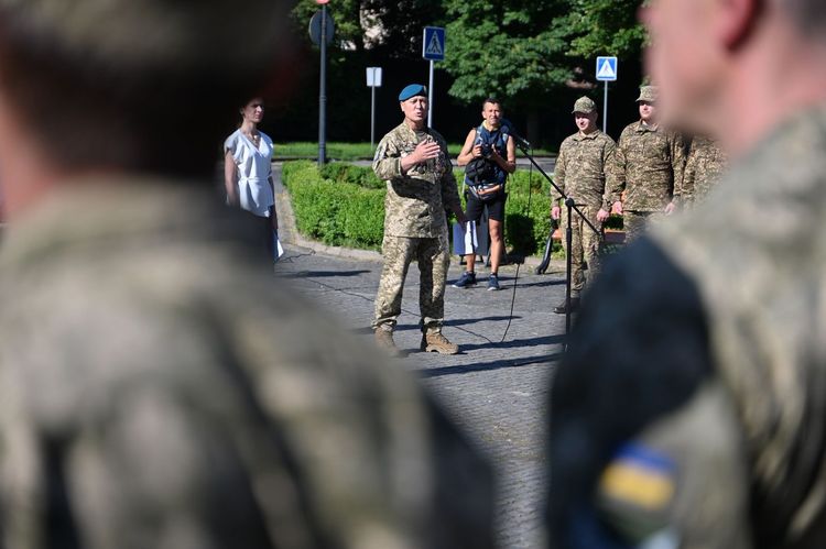 В Ужгороді урочисто підняли прапор морської піхоти України та вшанували полеглих Героїв