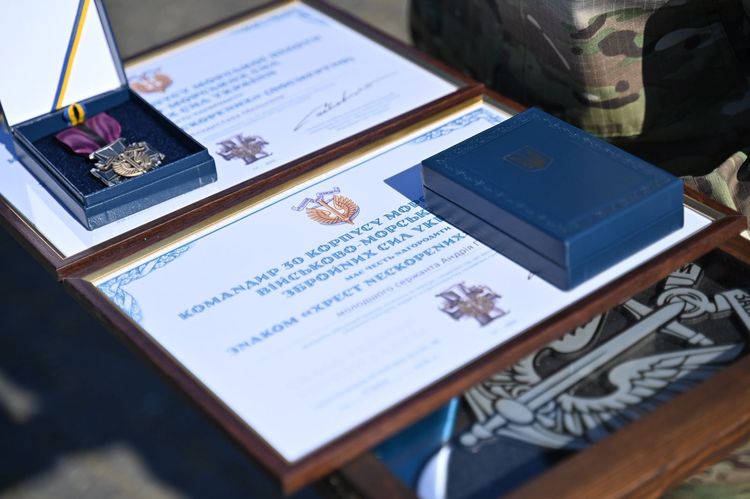 В Ужгороді урочисто підняли прапор морської піхоти України та вшанували полеглих Героїв