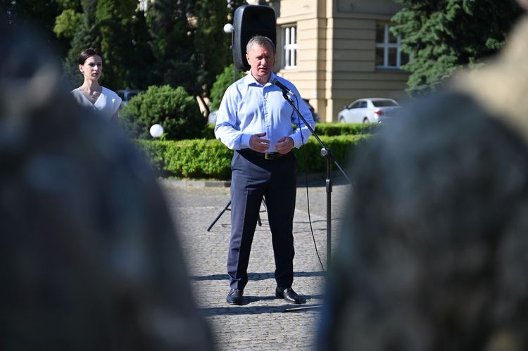 В Ужгороді урочисто підняли прапор морської піхоти України та вшанували полеглих Героїв