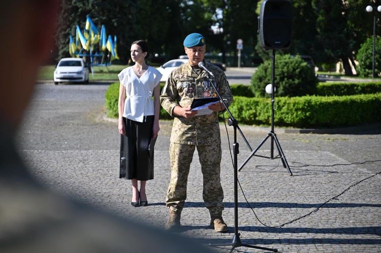 В Ужгороді урочисто підняли прапор морської піхоти України та вшанували полеглих Героїв