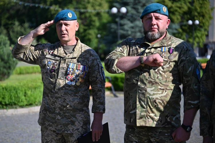 В Ужгороді урочисто підняли прапор морської піхоти України та вшанували полеглих Героїв