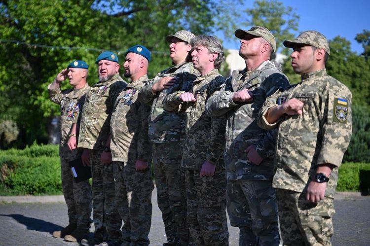 В Ужгороді урочисто підняли прапор морської піхоти України та вшанували полеглих Героїв