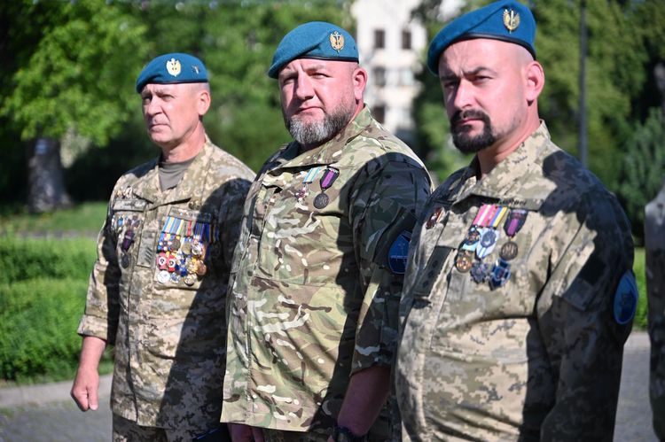 В Ужгороді урочисто підняли прапор морської піхоти України та вшанували полеглих Героїв