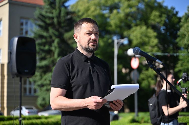 В Ужгороді урочисто підняли прапор морської піхоти України та вшанували полеглих Героїв