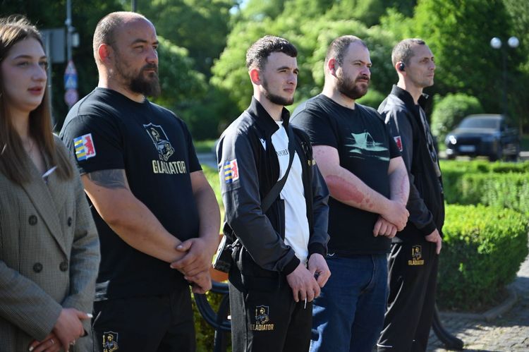 В Ужгороді урочисто підняли прапор морської піхоти України та вшанували полеглих Героїв