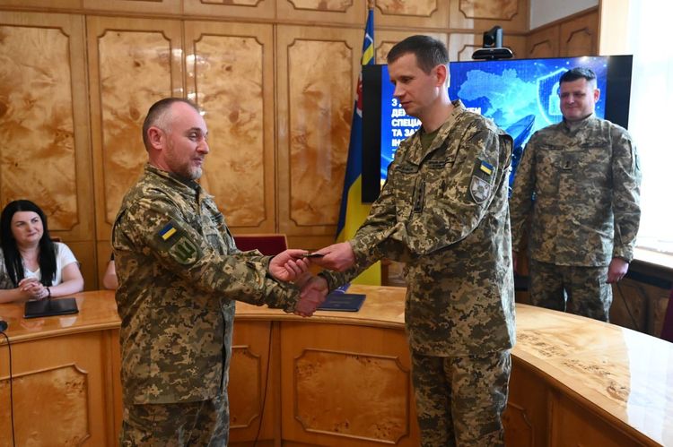 У Закарпатській ОВА відзначили фахівців Держспецзв’язку