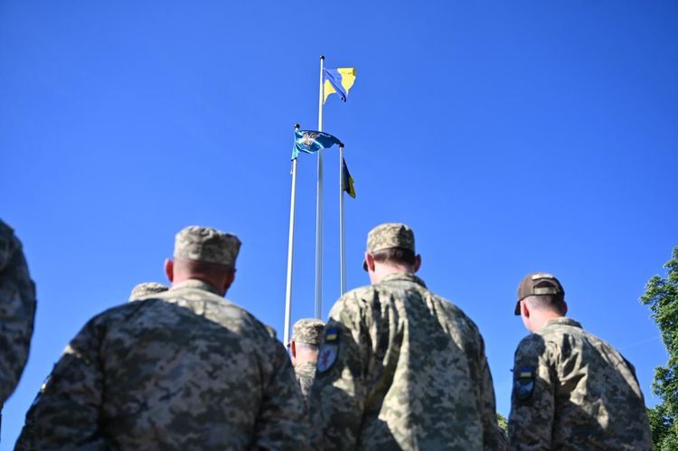 В Ужгороді урочисто підняли прапор морської піхоти України та вшанували полеглих Героїв