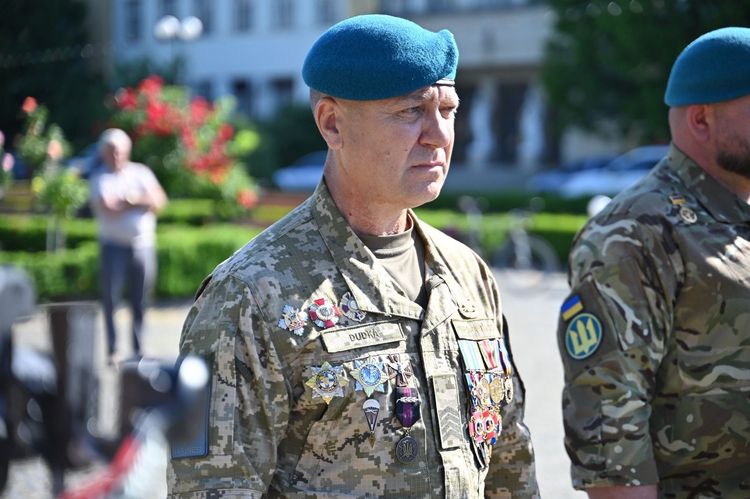 В Ужгороді урочисто підняли прапор морської піхоти України та вшанували полеглих Героїв