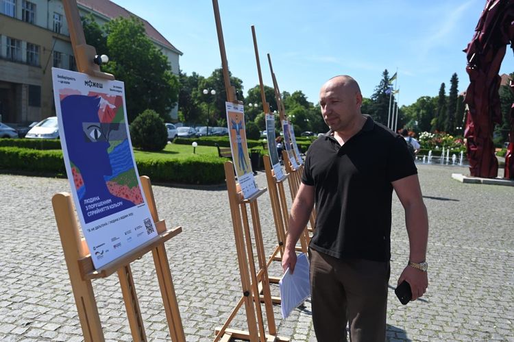 В Ужгороді презентували всеукраїнську художню виставку про етичну комунікацію