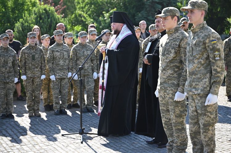 В Ужгороді урочисто підняли прапор морської піхоти України та вшанували полеглих Героїв