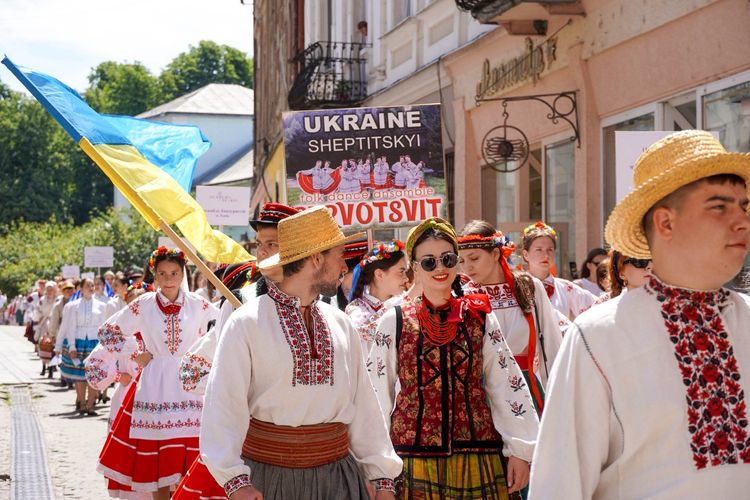 На Закарпатті відбувся І Відкритий фольклорний фестиваль-конкурс «Шовкова косиця»