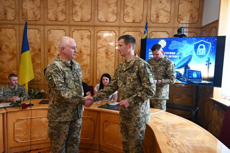 У Закарпатській ОВА відзначили фахівців Держспецзв’язку