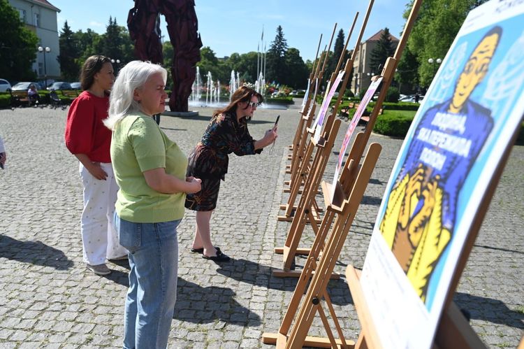 В Ужгороді презентували всеукраїнську художню виставку про етичну комунікацію