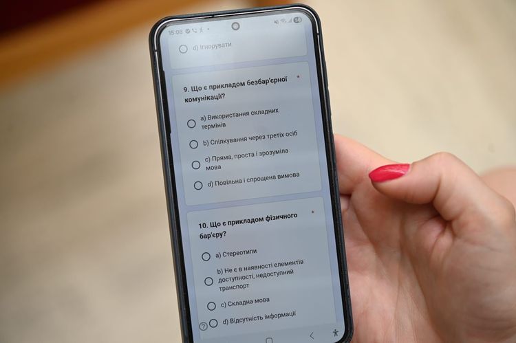 Працівники ОВА вдосконалювали навички інклюзивної комунікації та етичного спілкування