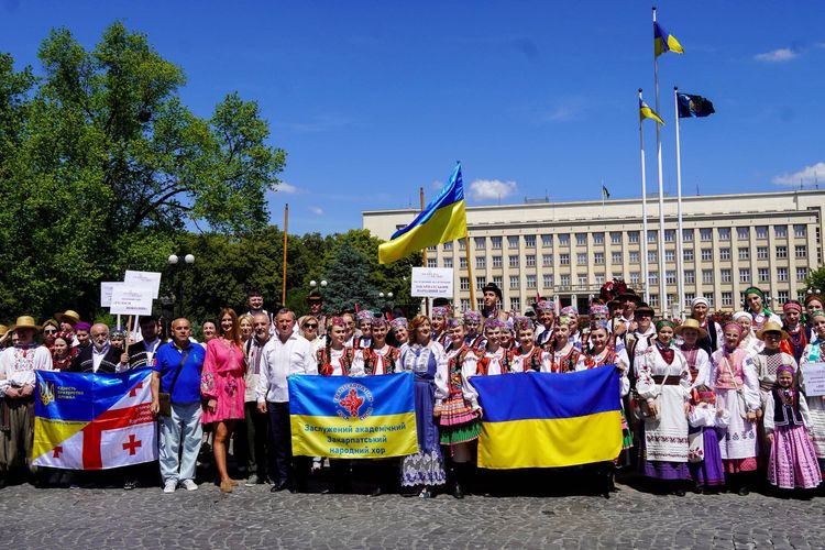 На Закарпатті відбувся І Відкритий фольклорний фестиваль-конкурс «Шовкова косиця»