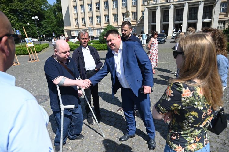 В Ужгороді презентували всеукраїнську художню виставку про етичну комунікацію