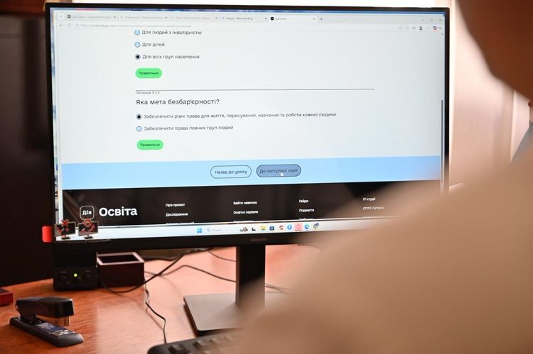 Держава без бар'єрів: команда Закарпатської ОВА сертифікувалася на платформі Дія.Освіта