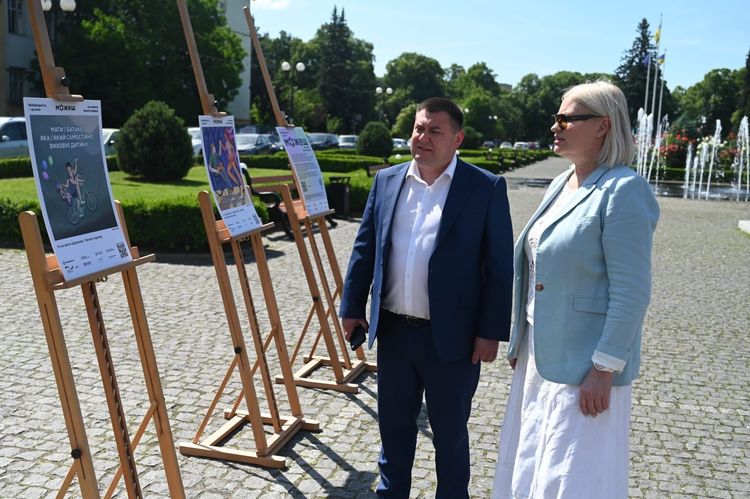 В Ужгороді презентували всеукраїнську художню виставку про етичну комунікацію