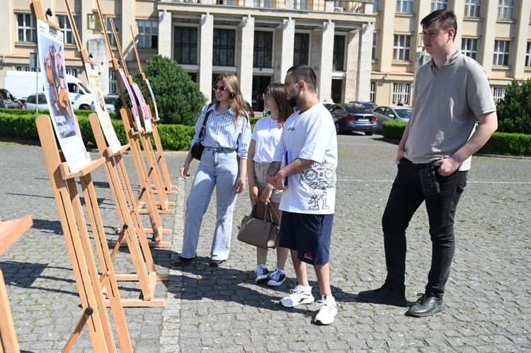 В Ужгороді презентували всеукраїнську художню виставку про етичну комунікацію