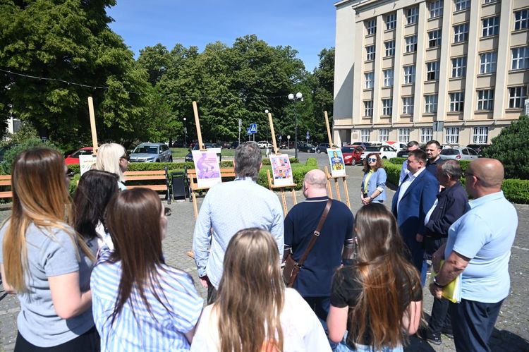 В Ужгороді презентували всеукраїнську художню виставку про етичну комунікацію