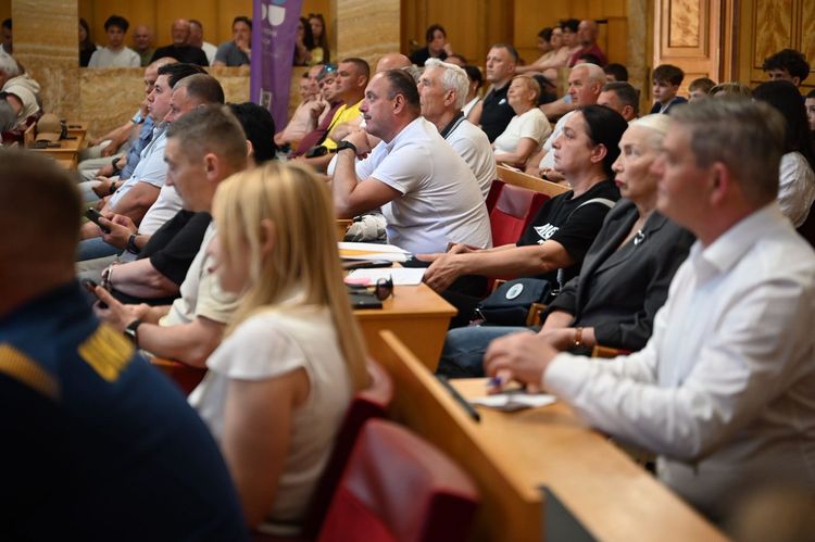 Заступник міністра молоді та спорту зустрівся із представниками спортивної спільноти Закарпаття