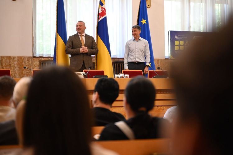 Заступник міністра молоді та спорту зустрівся із представниками спортивної спільноти Закарпаття