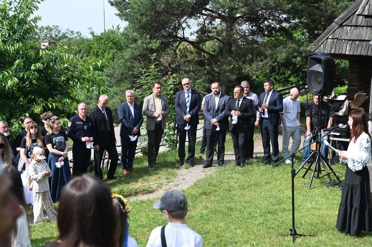 В Ужгородському скансені вшанували пам’ять дітей, які загинули через агресію РФ
