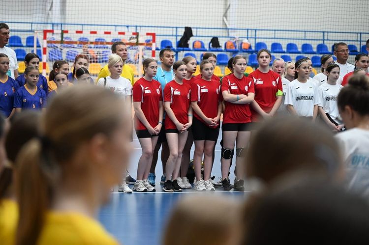 250 гандболісток, 20 команд та один кубок: в Ужгороді стартував фінал шкільних ліг