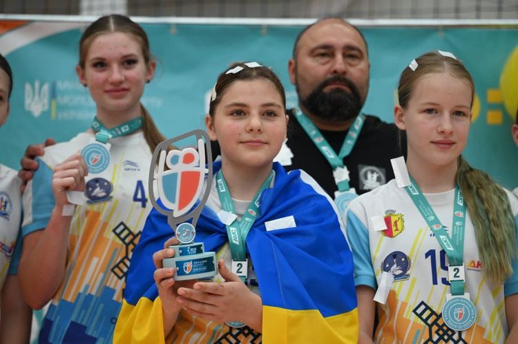 На Закарпатті визначили найкращих юних гандболісток країни