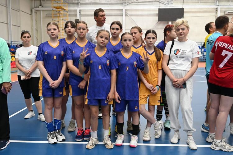 250 гандболісток, 20 команд та один кубок: в Ужгороді стартував фінал шкільних ліг
