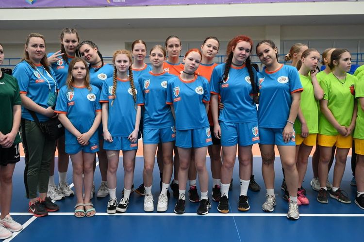 250 гандболісток, 20 команд та один кубок: в Ужгороді стартував фінал шкільних ліг