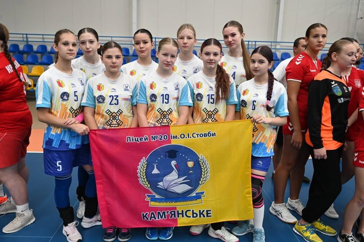 250 гандболісток, 20 команд та один кубок: в Ужгороді стартував фінал шкільних ліг