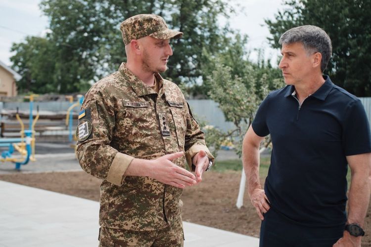 Голова ОВА передав партію спецобладнання закарпатським нацгвардійцям