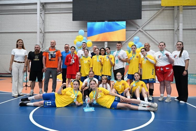 На Закарпатті визначили найкращих юних гандболісток країни