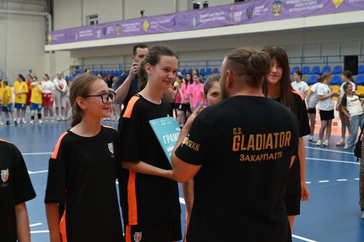 На Закарпатті визначили найкращих юних гандболісток країни