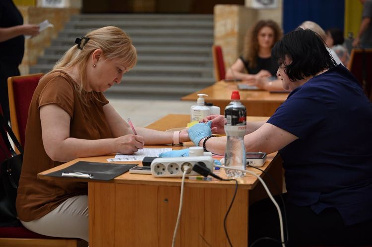 Обласна станція переливання крові провела виїзну акцію в ОВА