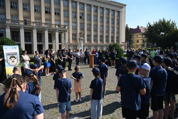 На Закарпатті стартував патріотичний наметовий табір «Бойові хом’ячки»