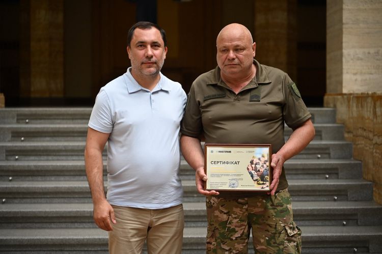 38 родин закарпатських військових та ветеранів отримали сертифікати на житло