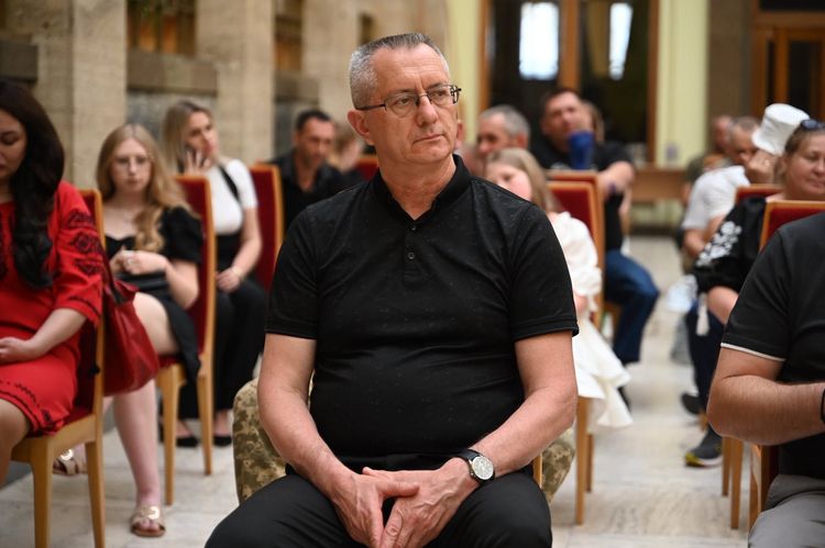 38 родин закарпатських військових та ветеранів отримали сертифікати на житло