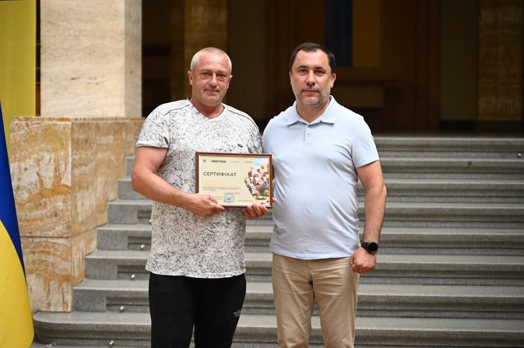 38 родин закарпатських військових та ветеранів отримали сертифікати на житло