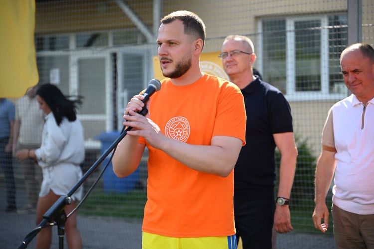 Очільники Закарпаття та Київщини зіграли у футбол з учасниками «Карпатської зміни» в Хусті