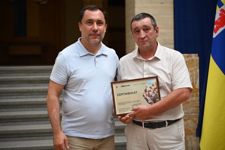 38 родин закарпатських військових та ветеранів отримали сертифікати на житло