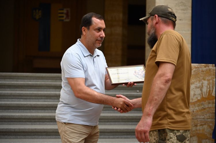 38 родин закарпатських військових та ветеранів отримали сертифікати на житло