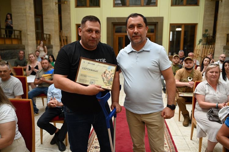 38 родин закарпатських військових та ветеранів отримали сертифікати на житло