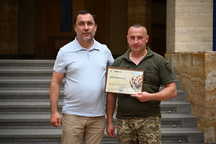 38 родин закарпатських військових та ветеранів отримали сертифікати на житло