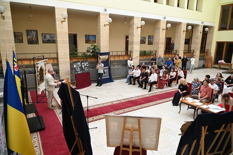 Студентки Закарпатської академії мистецтв відреставрували сакральні пам'ятки XVIII–XIX ст.