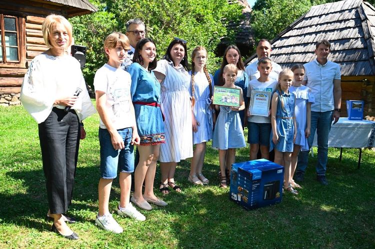 «Моя сім’я – мій оберіг»: в Ужгороді відзначили переможців обласного фотоконкурсу